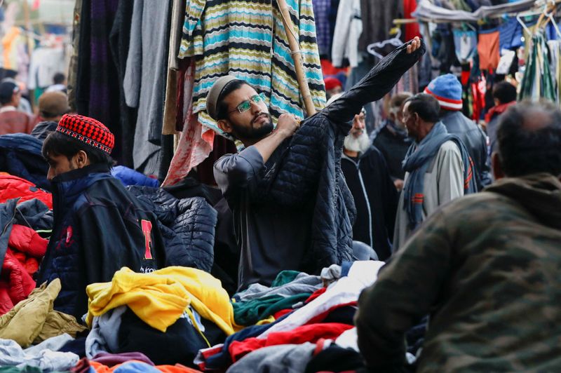 Pakistán tiene la tasa de inflación anual más alta de la historia;  lucha para matar la comida 16