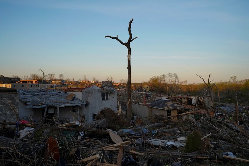 © Reuters. Vue sur des maisons détruites à la suite d'une tornade, à Little Rock, Arkansas. /Photo prise le 1er avril 2023/REUTERS/Cheney Orr