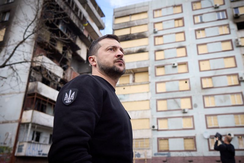&copy; Reuters. FILE PHOTO: Ukraine's President Volodymyr Zelenskiy visits a site of residential buildings recently damaged by a Russian missile strike, amid Russia's attack on Ukraine, in Zaporizhzhia, Ukraine March 27, 2023.  Ukrainian Presidential Press Service/Handou