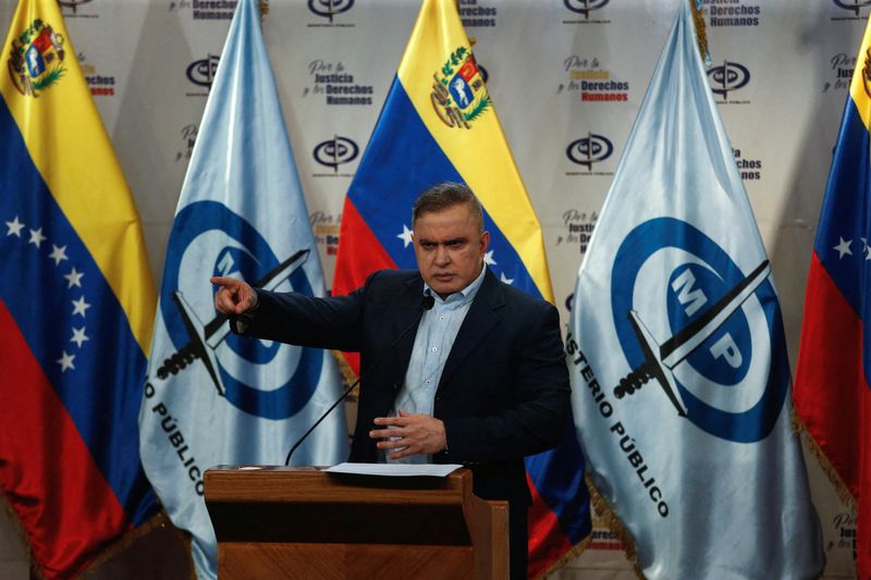 &copy; Reuters. FILE PHOTO: Venezuela's Attorney General Tarek Saab addresses the media on an expanding anti corruption probe that has left several people arrested, including government officials and executives from state company PDVSA, in Caracas, Venezuela March 25, 20