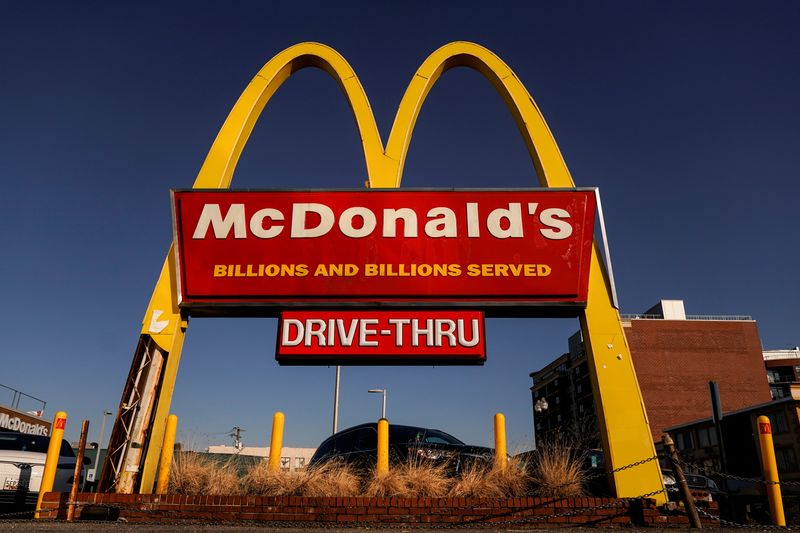 &copy; Reuters. FILE PHOTO: The logo for McDonald's restaurant is seen as McDonald's Corp. reports fourth quarter earnings, in Arlington, Virginia, U.S., January 27, 2022.      REUTERS/Joshua Roberts