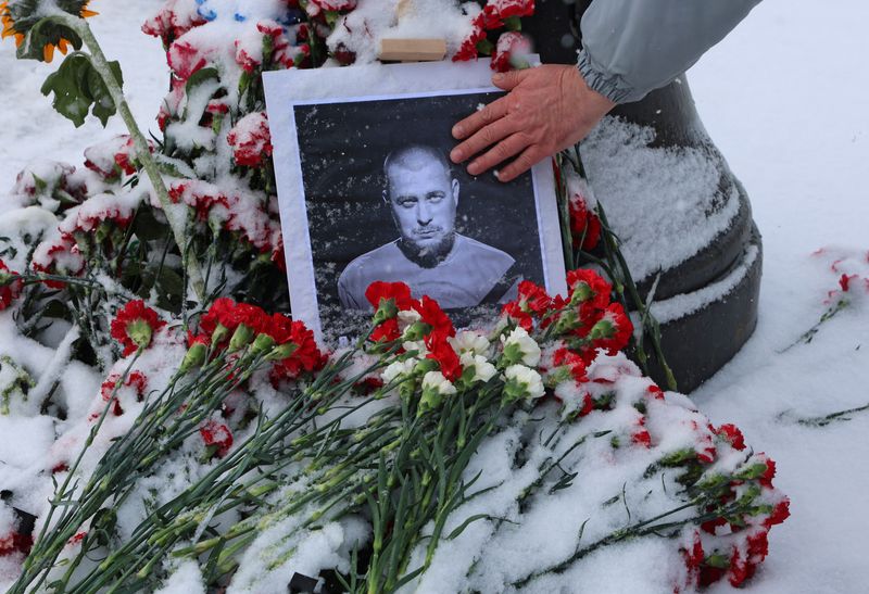 What do we know about Russian blogger Tatarsky and the bomb that killed him?