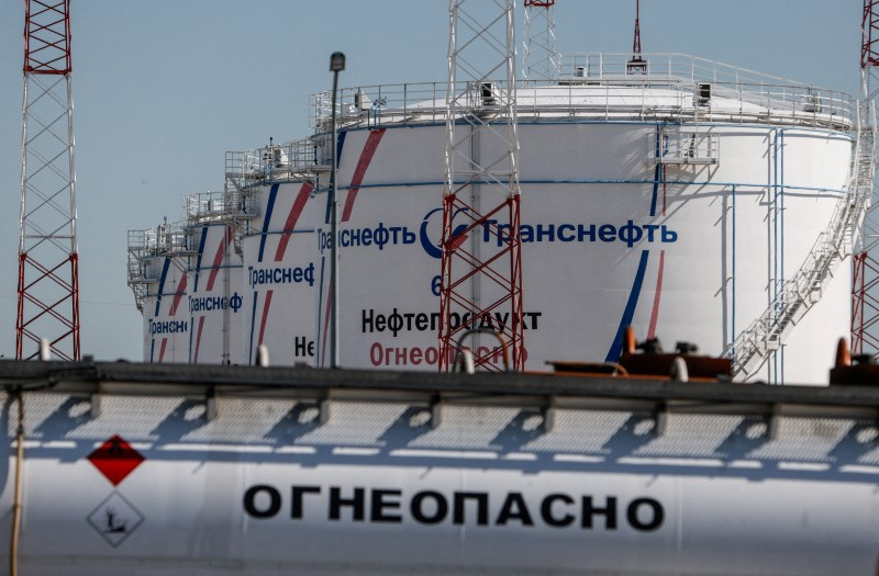 &copy; Reuters. Tanques de petróleo na vila de Konstantinovo, na região de Moscou
08/06/2022 REUTERS/Maxim Shemetov