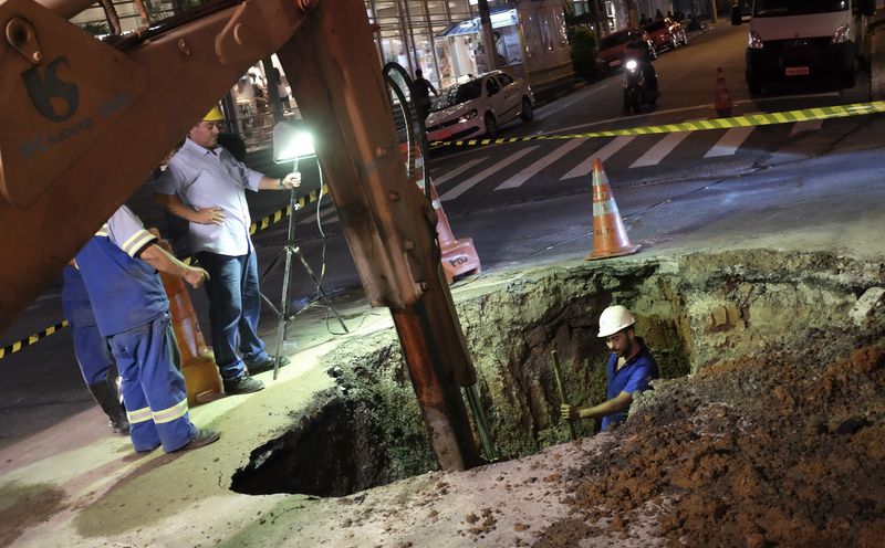 &copy; Reuters. Obra da Sabesp, em São Paulo
04/03/2015
REUTERS/Nacho Doce