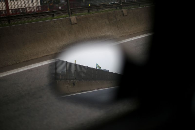 © Reuters. Rodovia em São Paulo
17/06/2014
REUTERS/Ivan Alvarado