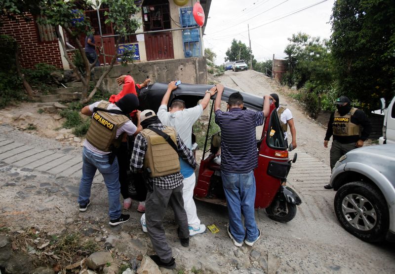 Honduras deploys hundreds of military agents to fight crime