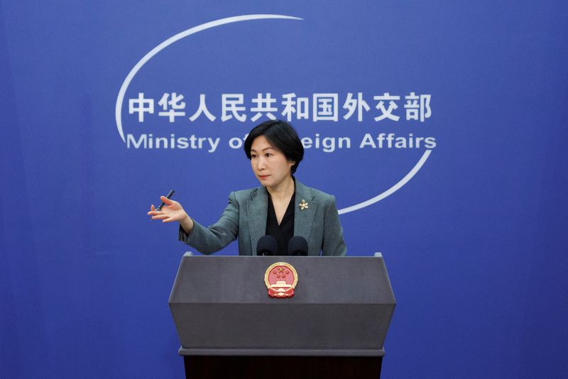 &copy; Reuters. ماو نينغ المتحدثة باسم وزارة الخارجية الصينية خلال مؤتمر صحفي في بكين يوم الثالث من مارس آذار 2023. تصوير: توماس بيتر - رويترز.

