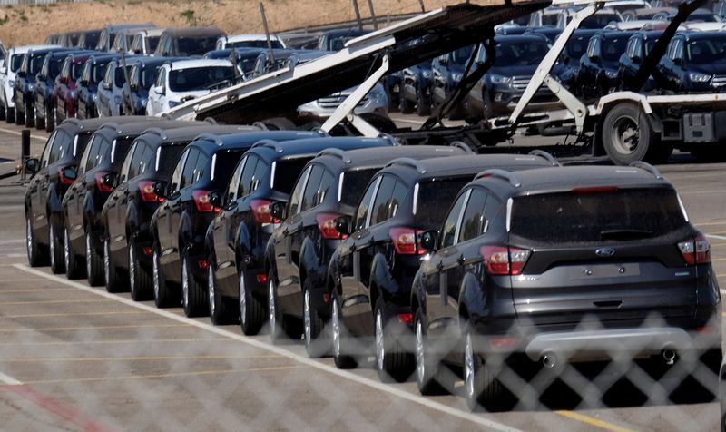 &copy; Reuters. FILE PHOTO: Cars are pictured at the Ford factory in Almussafes near Valencia, Spain June 15, 2018. REUTERS/Heino Kalis