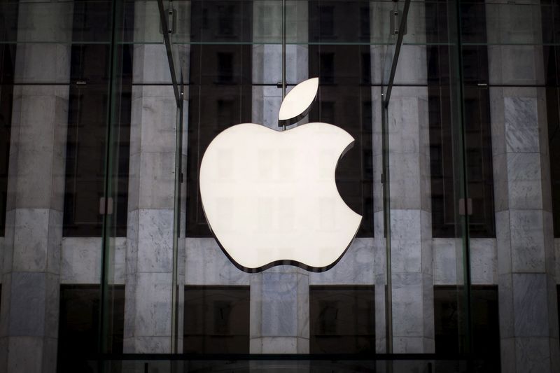 &copy; Reuters. FILE PHOTO: An Apple logo hangs above the entrance to the Apple store on 5th Avenue in the Manhattan borough of New York City, July 21, 2015.  REUTERS/Mike Segar/File Photo