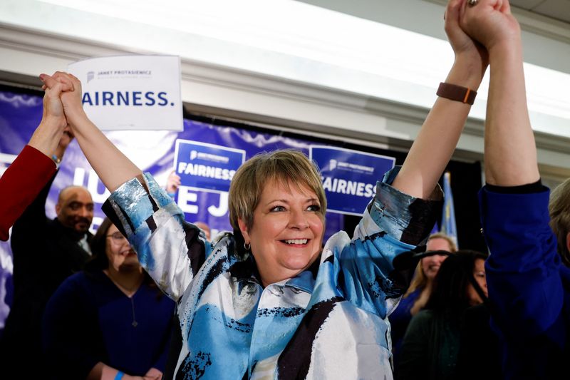 © Reuters. Wisconsin Supreme Court candidate Janet Protasiewicz celebrates after the race was called for her during her election night watch party in Milwaukee, Wisconsin, U.S., April 4, 2023. REUTERS/Evelyn Hockstein