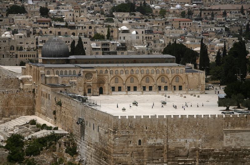 La police israélienne intervient dans la mosquée Al Aksa, colère palestinienne