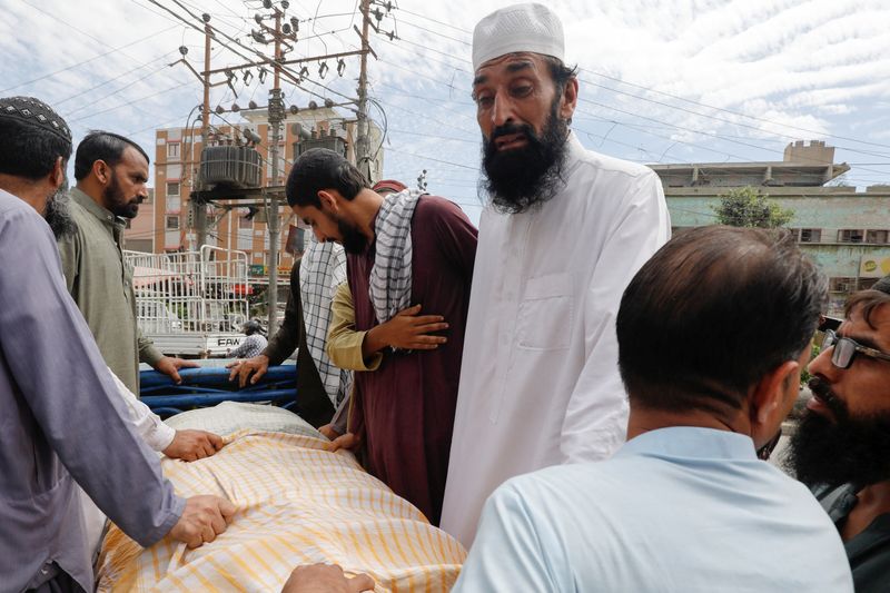 Deadly chaos as Pakistanis scramble for scarce donations