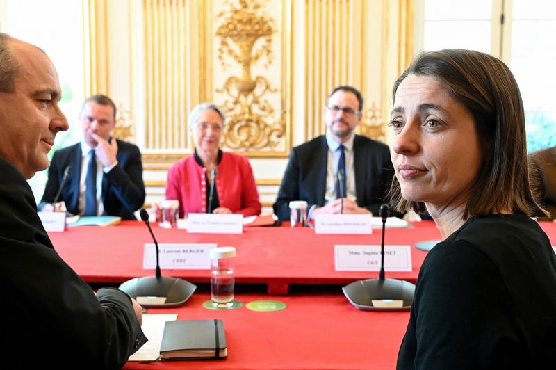 &copy; Reuters. Laurent Berger, French Democratic Confederation of Labour (CFDT) union's general secretary and Sophie Binet, newly elected CGT trade union general secretary, sit prior to talks between Prime Minister Elisabeth Borne and inter-unions representatives at Hot