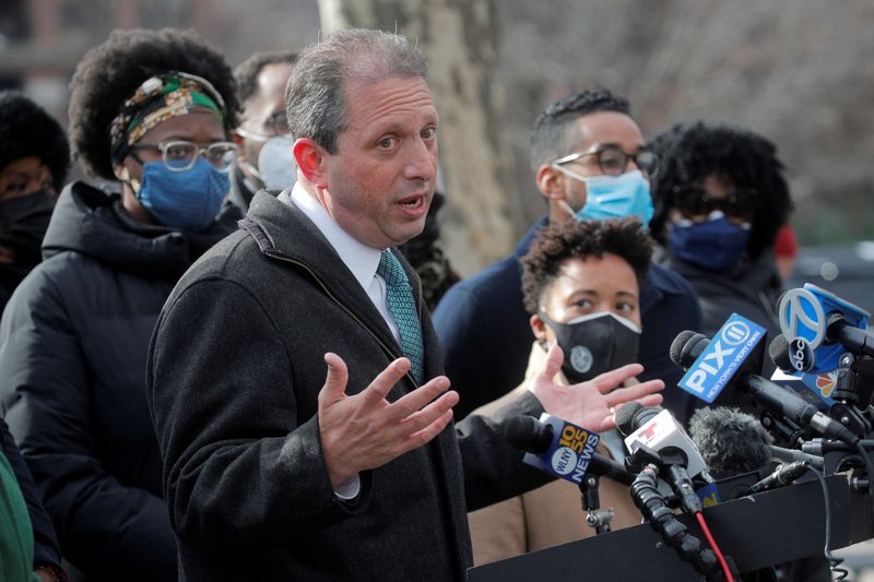 &copy; Reuters. FILE PHOTO: New York City Comptroller Brad Lander, at an event on Jan. 6, 2022.  REUTERS/Brendan McDermid