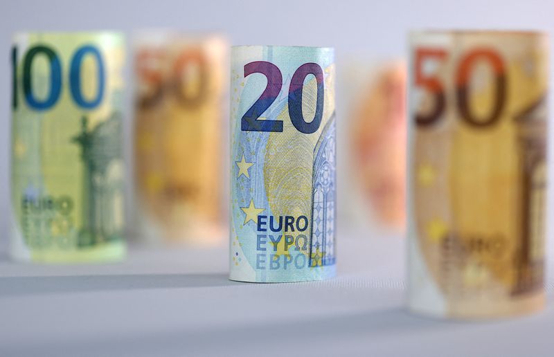 &copy; Reuters. FILE PHOTO: Euro banknotes are seen in this illustration taken July 17, 2022. REUTERS/Dado Ruvic/Illustration