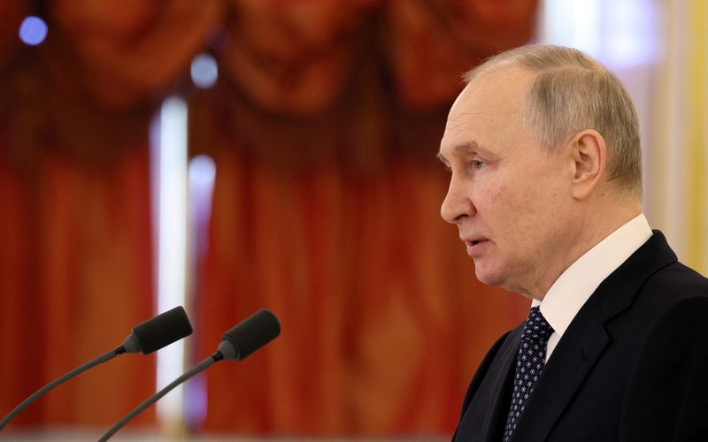 &copy; Reuters. بوتين يتحدث خلال مراسم استقبال سفراء جدد في موسكو يوم الاربعاء. صورة من ممثل لوكالات الأنباء. 