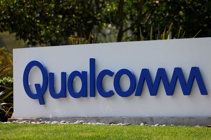 &copy; Reuters. FILE PHOTO: A Qualcomm sign is shown outside one of the company's many buildings in San Diego, California, U.S., September 17, 2020. REUTERS/Mike Blake