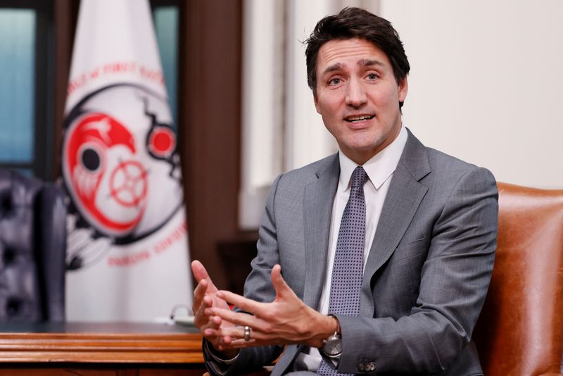 &copy; Reuters. Primeiro-ministro do Canadá, Justin Trudeau, fala durante reunião com a chefe nacional da Assembleia das Primeiras Nações, RoseAnne Archibald, em Ottawa
29/11/2022
REUTERS/Blair Gable