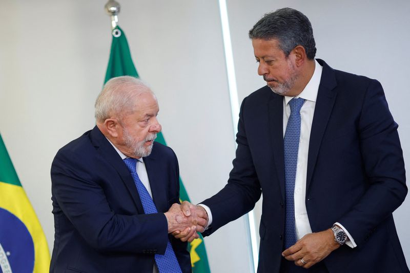 &copy; Reuters. Lula e Arthur Lira em Planalto
11/01/2023
REUTERS/Adriano Machado