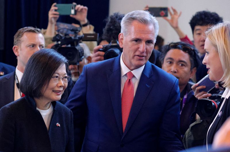 &copy; Reuters. Presidente de Taiwan, Tsai Ing-wen, se encontra com o presidente da Câmara dos Deputados dos EUA, Kevin McCarthy, em Simi Valley, Califórnia
05/04/2023
REUTERS/David Swanson