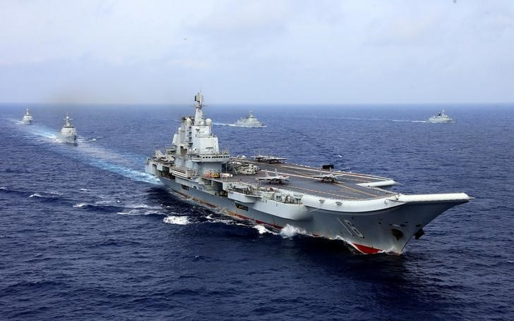 &copy; Reuters. 台湾の邱国正国防部長（国防相）は６日、中国の空母が現在、台湾の東岸沖約２００カイリの位置にいると明らかにした。写真は、２０１８年４月１８日に西太平洋で行われた中国海軍の演
