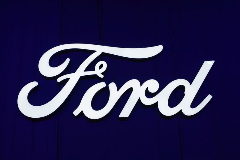 © Reuters. A Ford logo is seen during the New York International Auto Show, in Manhattan, New York City, U.S., April 5, 2023. REUTERS/David 'Dee' Delgado