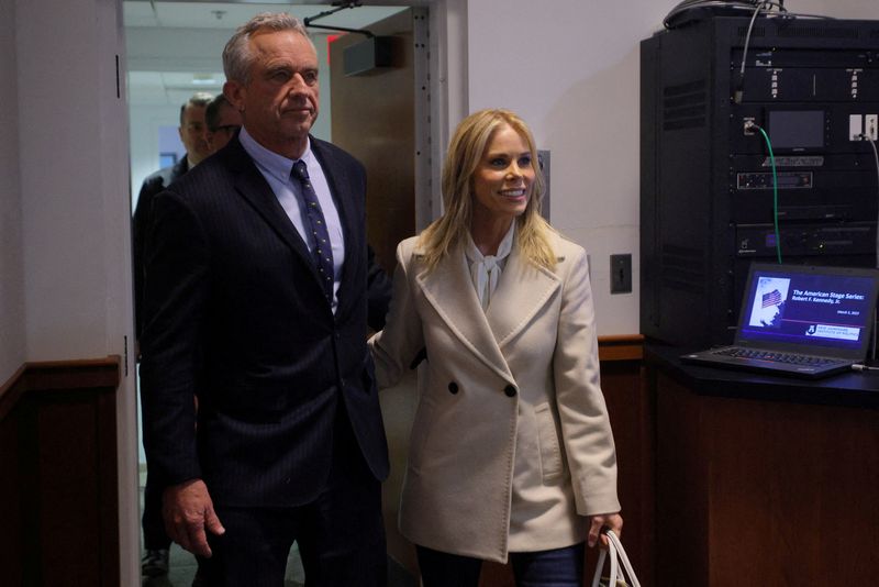 &copy; Reuters. FILE PHOTO: Robert F. Kennedy Jr. and his wife actor Cheryl Hines arrive for a speech by Kennedy at the NH Institute of Politics at St. Anselm College in Manchester, New Hampshire, U.S., March 3, 2023.     REUTERS/Brian Snyder/File Photo