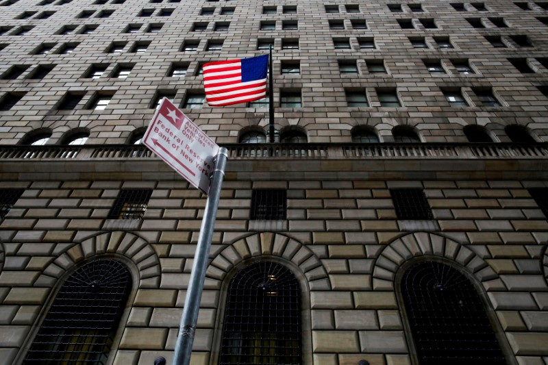 © Reuters. FOTO ARCHIVO: El edificio del Banco de la Reserva Federal de Nueva York se ve en el barrio de Manhattan de Nueva York, Estados Unidos, 16 de diciembre de 2017. REUTERS/Eduardo Munoz/Foto de archivo 