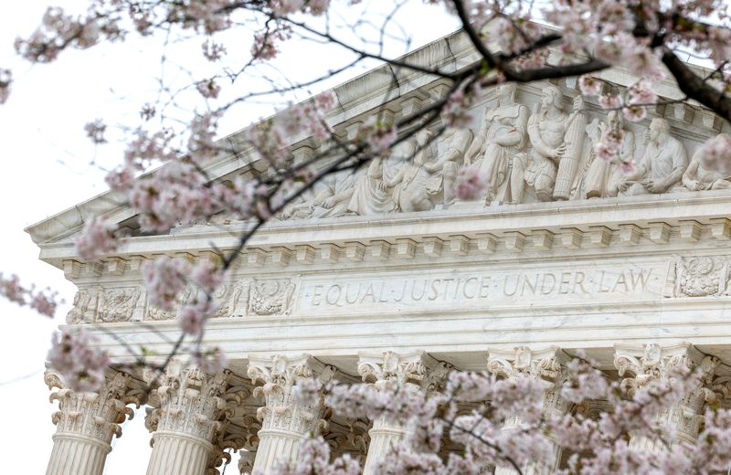 © Reuters. The United States Supreme Court is seen in Washington, U.S., March 27, 2023. REUTERS/Evelyn Hockstein