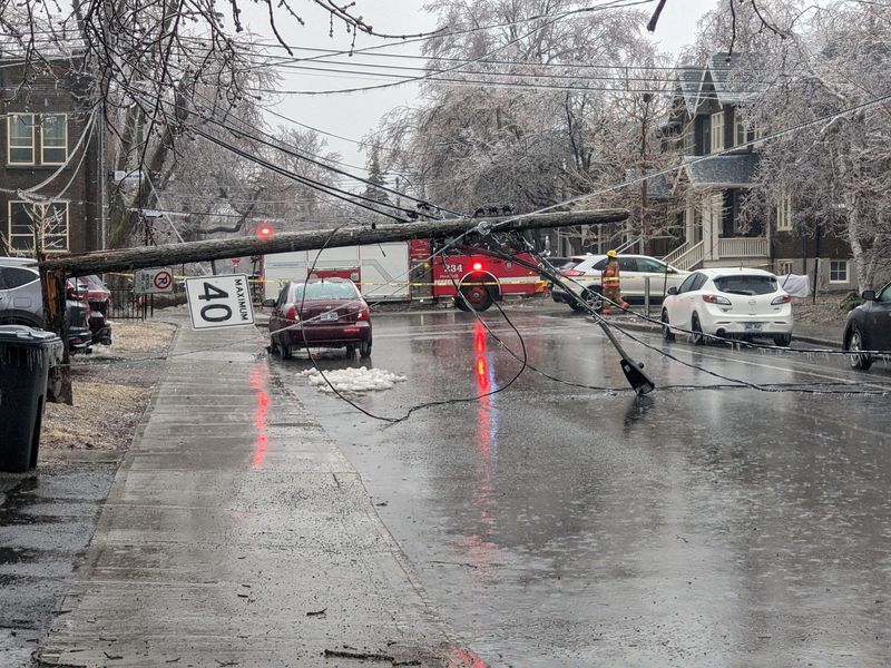 Canada: Deux morts, un million de personnes privées d'électricité après une tempête