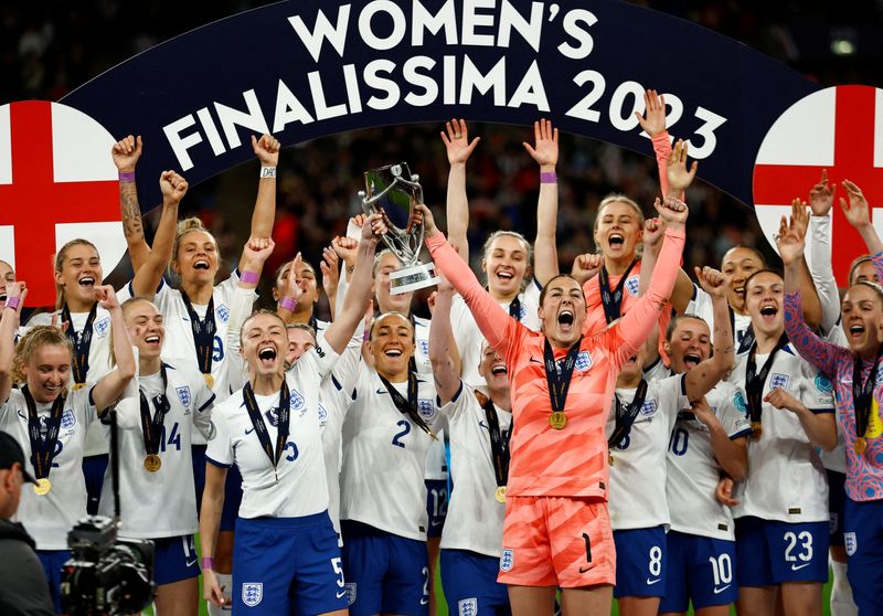 &copy; Reuters. Soccer Football - Women's Finalissima - England v Brazil - Wembley Stadium, London, Britain - April 6, 2023 England's Leah Williamson and Mary Earps celebrate with the trophy after winning the Women's Finalissima Action Images via Reuters/Andrew Boyers  
