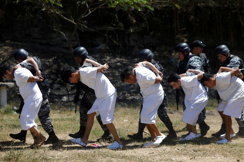 Human rights body urges El Salvador to restore civil rights