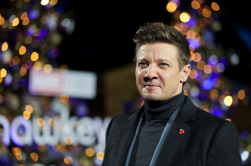&copy; Reuters. FILE PHOTO: Cast member Jeremy Renner arrives for the screening of Marvel Studios' "Hawkeye" at Curzon Hoxton in London, Britain November 11, 2021. REUTERS/May James