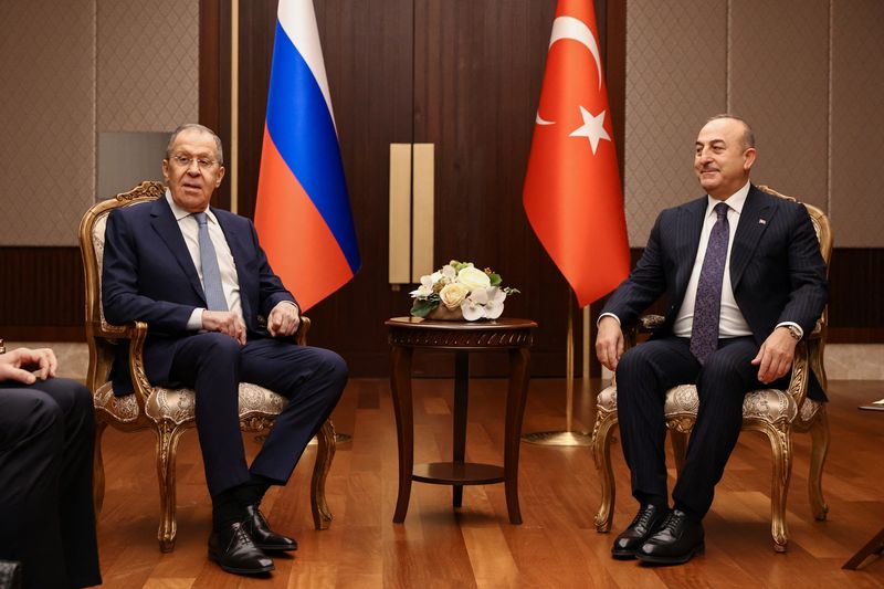 &copy; Reuters. El ministro turco de Asuntos Exteriores, Mevlut Cavusoglu, se reúne con su homólogo ruso, Serguéi Lavrov, en Ankara, Turquía. 7 de abril de 2023. Ministerio de Asuntos Exteriores ruso/Handout vía REUTERS