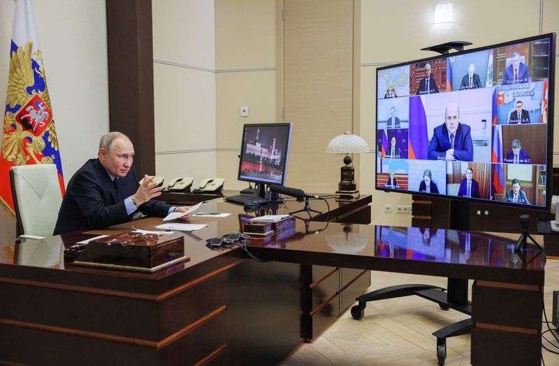 &copy; Reuters. FILE PHOTO: Russian President Vladimir Putin chairs a meeting with members of the government, via video link at the Novo-Ogaryovo state residence outside Moscow, Russia March 29, 2023. Sputnik/Gavriil Grigorov/Pool via REUTERS 
