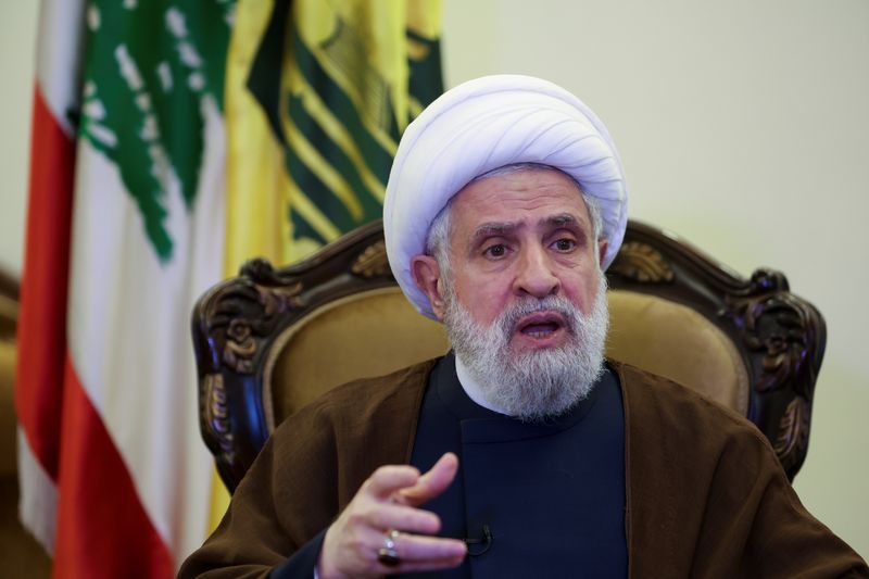 &copy; Reuters. نعيم قاسم نائب الأمين العام لجماعة حزب الله اللبنانية في صورة من أرشيف رويترز.