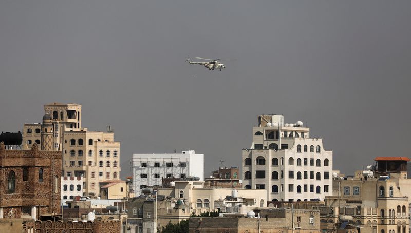 &copy; Reuters. FILE PHOTO: A military helicopter, operated by the Houthis, flies over Sanaa, Yemen September 21, 2022 for the first time since the Saudi-led coalition intervened in Yemen and controlled the country's airspace in 2015. REUTERS/Khaled Abdullah
