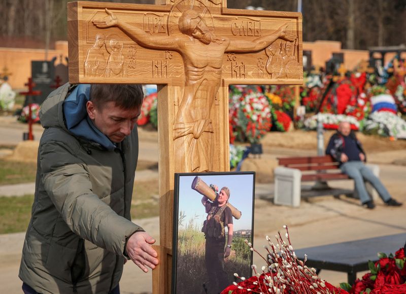 &copy; Reuters. Funeral do blogueiro pró-guerra Vladlen Tatarsky, em Moscou
08/04/2023
REUTERS/Yulia Morozova
