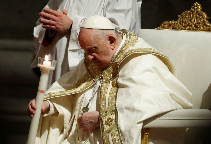 &copy; Reuters. Pope Francis presides over the Easter Vigil in Saint Peter's Basilica at the Vatican, April 8, 2023. REUTERS/Remo Casilli
