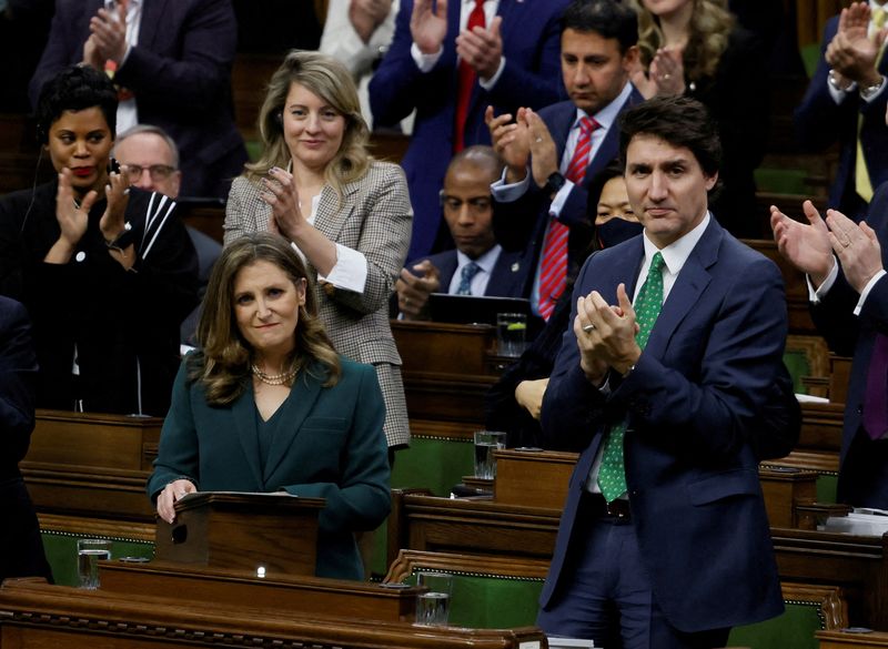 &copy; Reuters. FILE PHOTO: Canada's Prime Minister Justin Trudeau applauds as Canada's Deputy Prime Minister and Minister of Finance Chrystia Freeland presents the federal government budget for fiscal year 2023-24 in the House of Commons on Parliament Hill in Ottawa, On