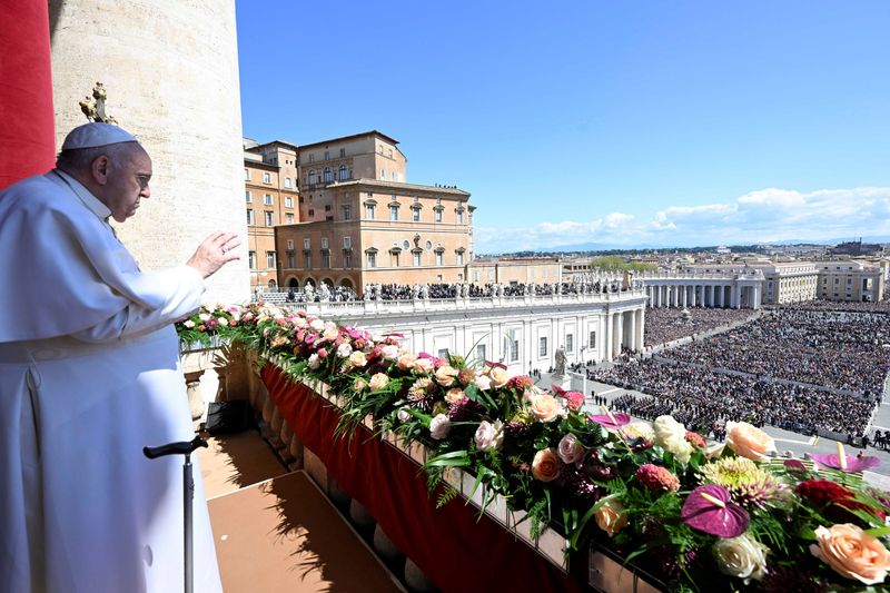 &copy; Reuters. Papa declara mensagem de Páscoa a fiéis na Praça de São Pedro
09/04/2023
Imprensa do Vaticano/­Divulgação via REUTERS