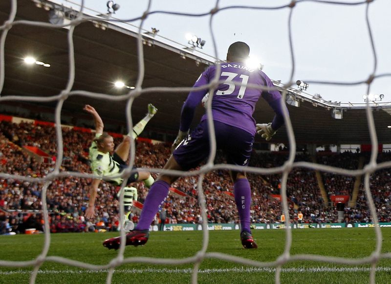 &copy; Reuters. Haaland faz gol de bicicleta sobre o Southampton 
08/04/2023
REUTERS/Peter Nicholls