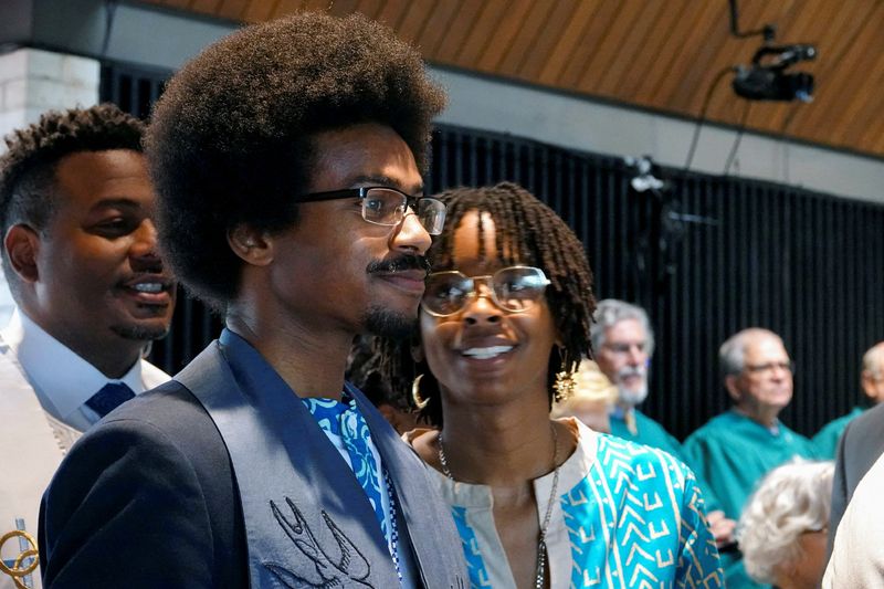 © Reuters. Former lawmaker Justin Pearson attends an Easter Sunday service at the Church on the River in Memphis, Tennessee, U.S. April 9, 2023. REUTERS/Karen Pulfer Focht