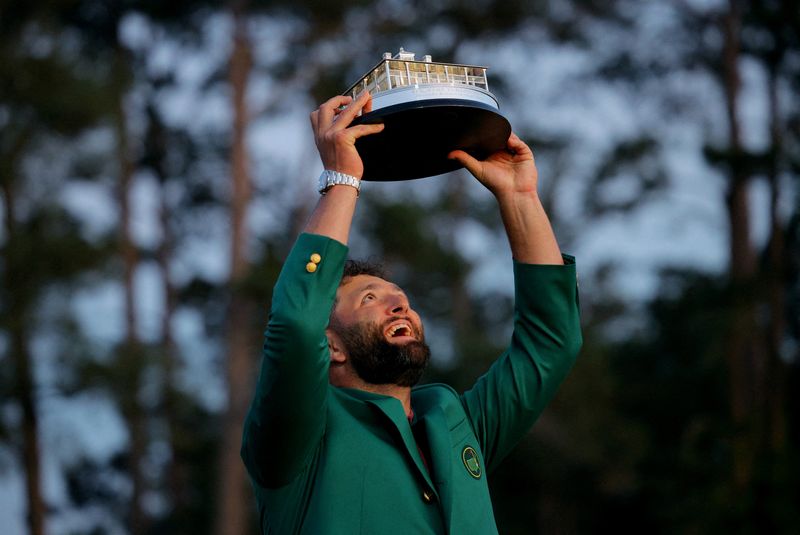 © Reuters. Golf - The Masters - Augusta National Golf Club - Augusta, Georgia, U.S. - April 9, 2023 Spain's Jon Rahm celebrates with his green jacket and the trophy after winning The Masters REUTERS/Brian Snyder     TPX IMAGES OF THE DAY