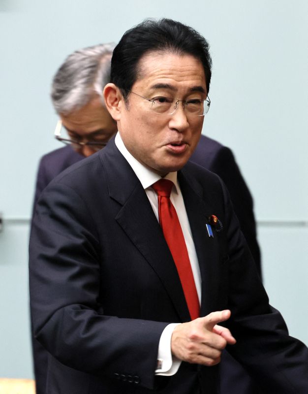 &copy; Reuters. 岸田文雄首相は１０日、記者団に対し、統一地方選前半戦の結果について「自民党、与党に対する激励や期待の声をしっかり受け止めながらも引き続き気を引き締めて対応しなければならな
