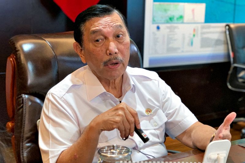 &copy; Reuters. FILE PHOTO: Indonesia's Coordinating Minister of Maritime Affairs and Investment Luhut Pandjaitan, talks during an interview at his office in Jakarta, Indonesia, October 24, 2022. REUTERS/Zahra Matarani