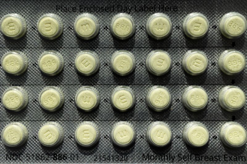 &copy; Reuters. FILE PHOTO: A pack of birth control pills is displayed in this illustration picture taken in Philadelphia, Pennsylvania, U.S., July 11, 2022. REUTERS/Hannah Beier/Illustration