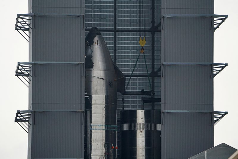 &copy; Reuters. صورة لنموذج صاروخ ستارشيب في منصة إطلاق سبيس إكس في جنوب تكساس التقطت يوم 22 مايو أيار 2022. تصوير: فيرونيكا كارديناس - رويترز 