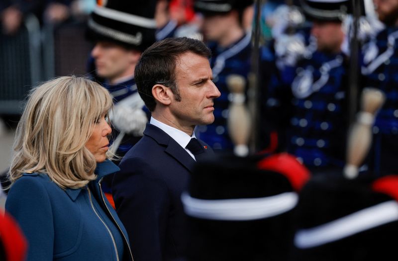 &copy; Reuters. French President Emmanuel Macron takes part in a wreath-laying ceremony, accompanied by first lady Brigitte Macron, in Amsterdam, Netherlands April 11, 2023. REUTERS/Piroschka van de Wouw