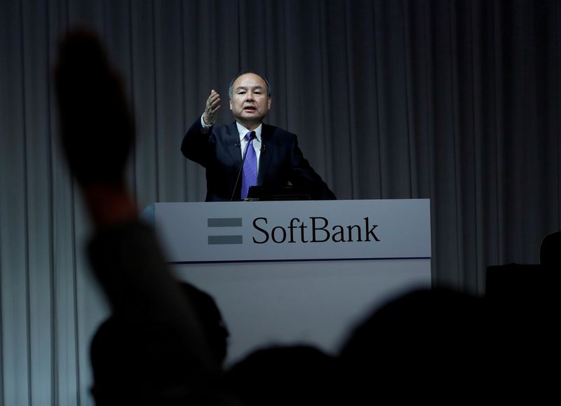 &copy; Reuters. FILE PHOTO: A journalist raises her hand to ask a question to Japan's SoftBank Group Corp Chief Executive Masayoshi Son during a news conference in Tokyo, Japan, November 5, 2018.  REUTERS/Kim Kyung-Hoon/File Photo